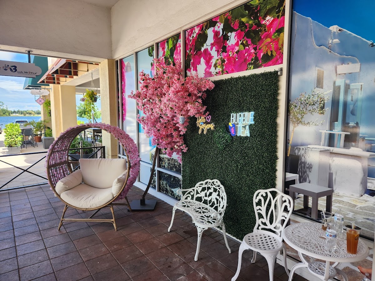 Banh Mi & Tea Estero